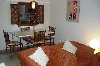 Leo Alcaudon-Alcaravan Hotel Huelva