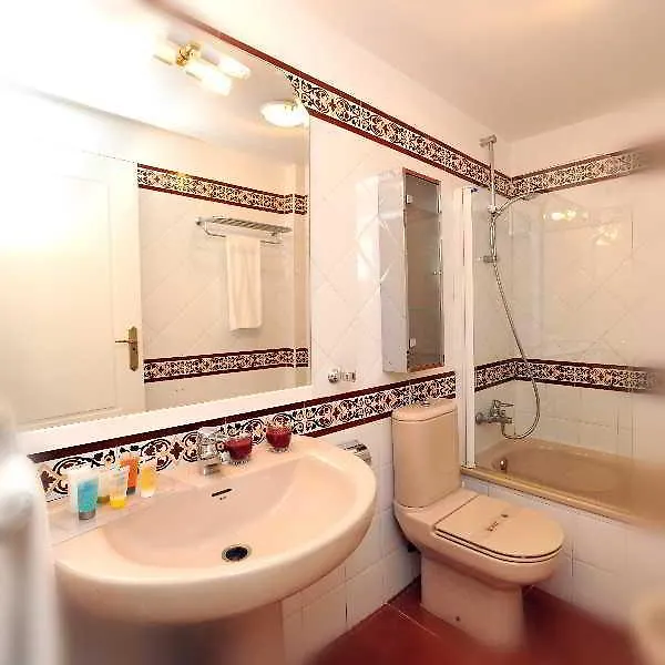 Hotel Leo Alcaudon-Alcaravan Isla Canela